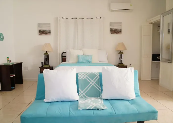 Villa Serenity By The Water- One Bedroom Water View Suite Turtle Cove